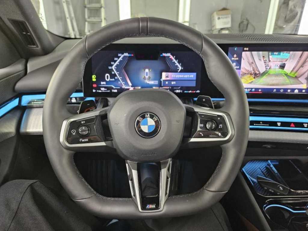 BMW 5-Series — photo 04