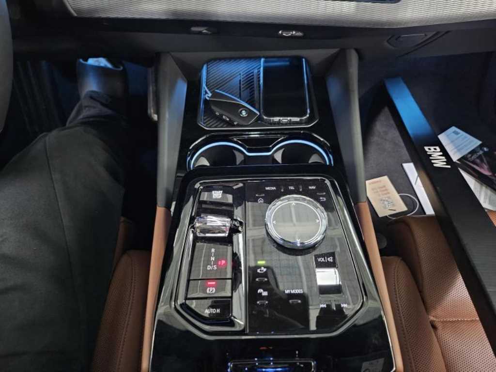 BMW 5-Series — photo 07