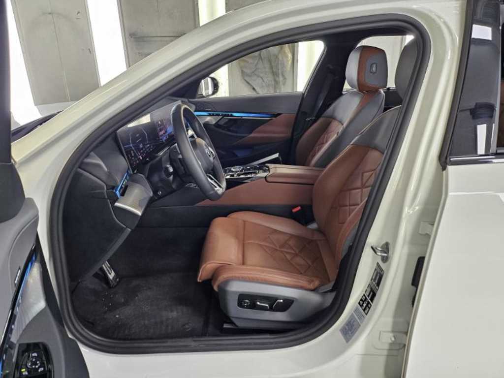 BMW 5-Series — photo 13
