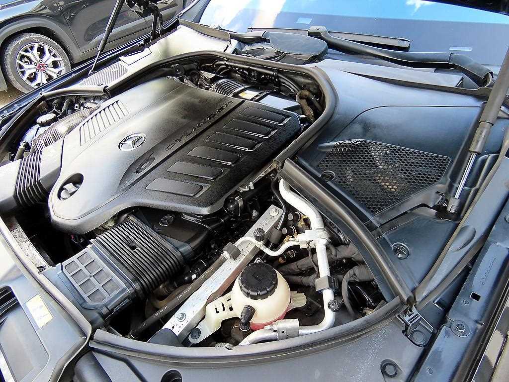 Mercedes-Benz S-Class — photo 19