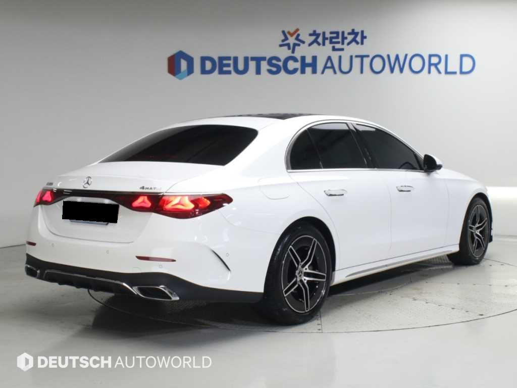 Mercedes-Benz E-Class — photo 02