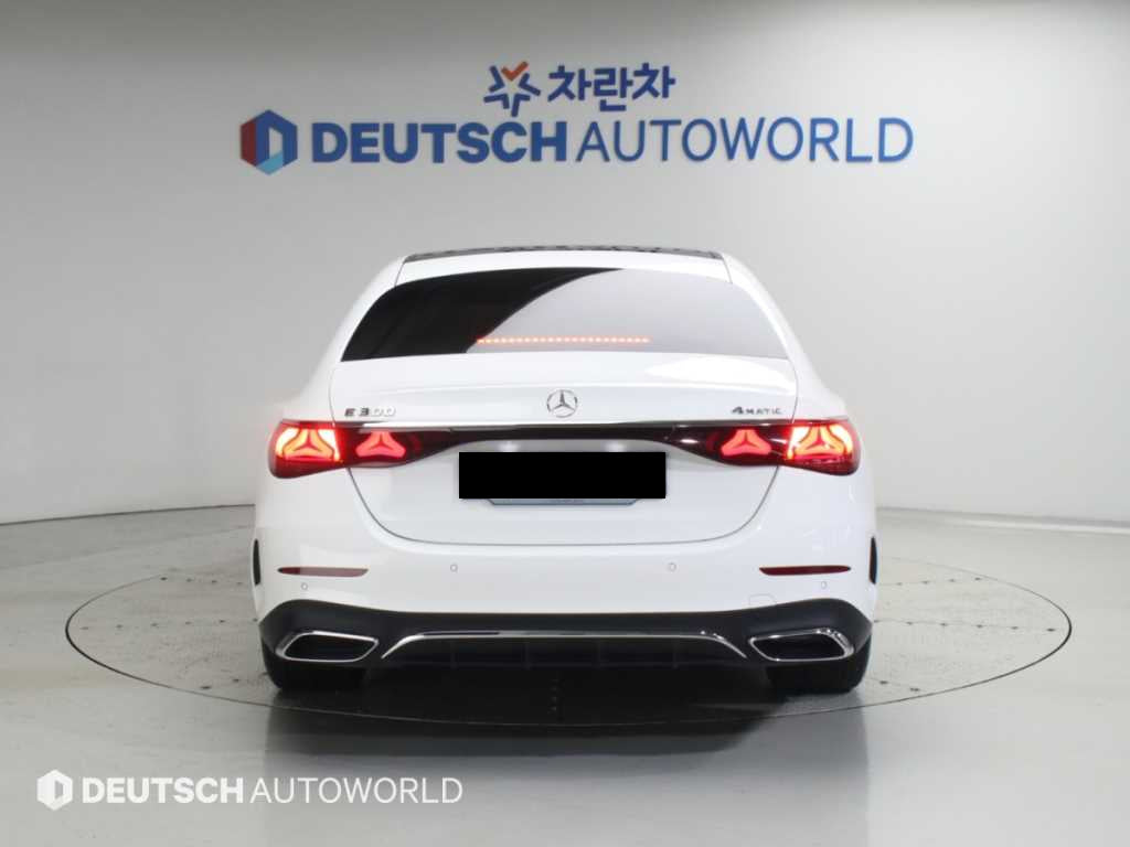 Mercedes-Benz E-Class — photo 04