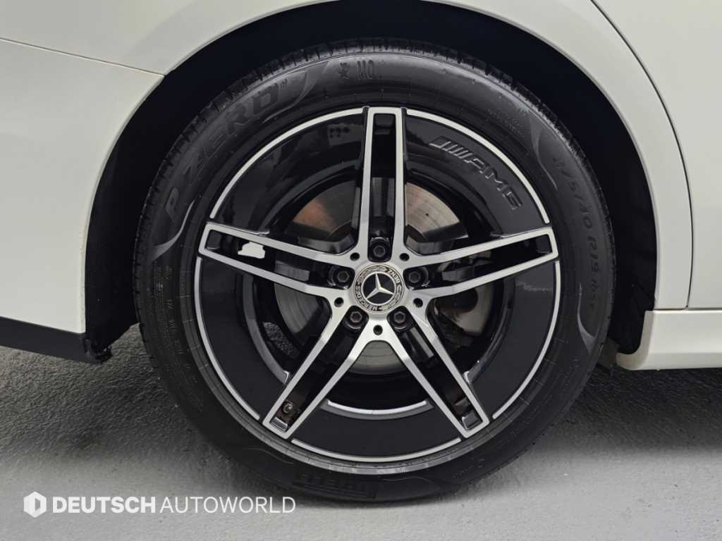 Mercedes-Benz E-Class — photo 05