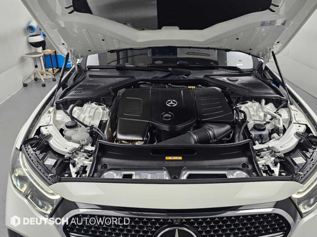 Mercedes-Benz E-Class — photo 06