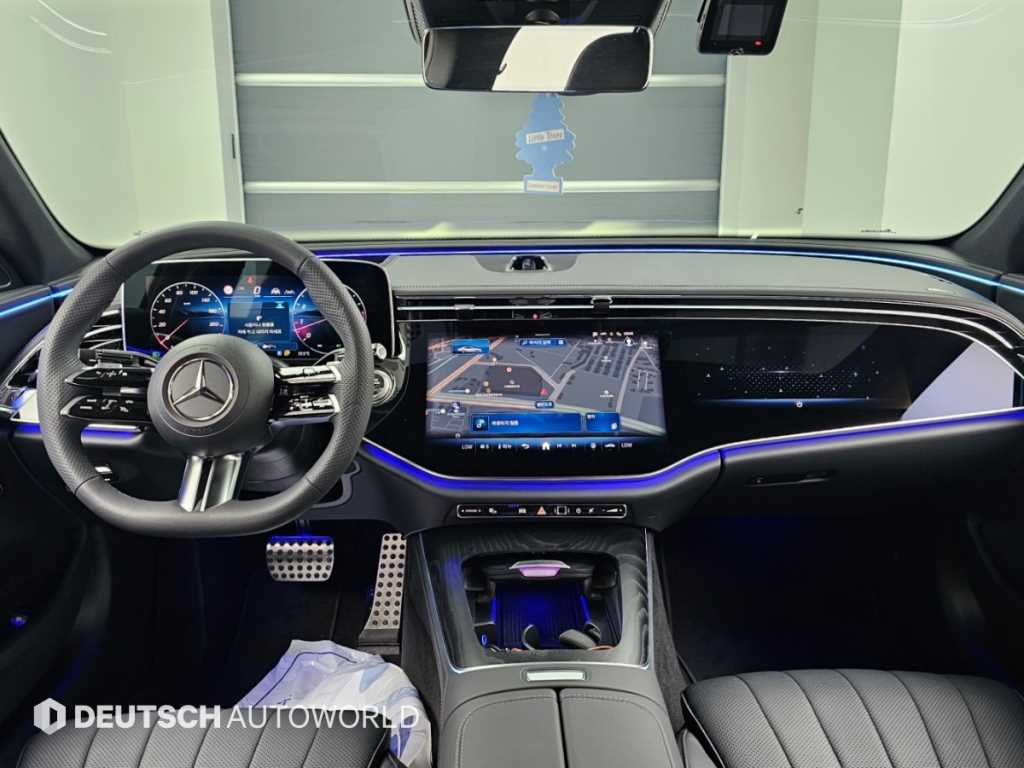 Mercedes-Benz E-Class — photo 07