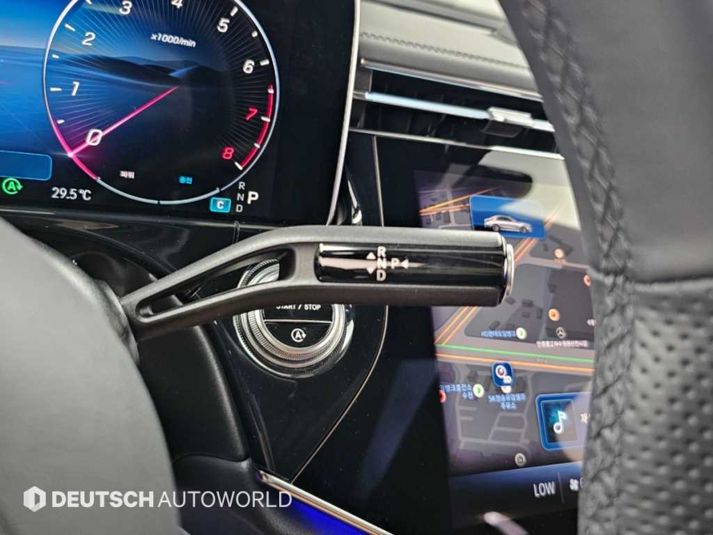 Mercedes-Benz E-Class — photo 09