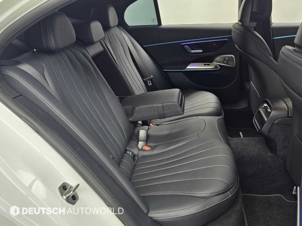 Mercedes-Benz E-Class — photo 12