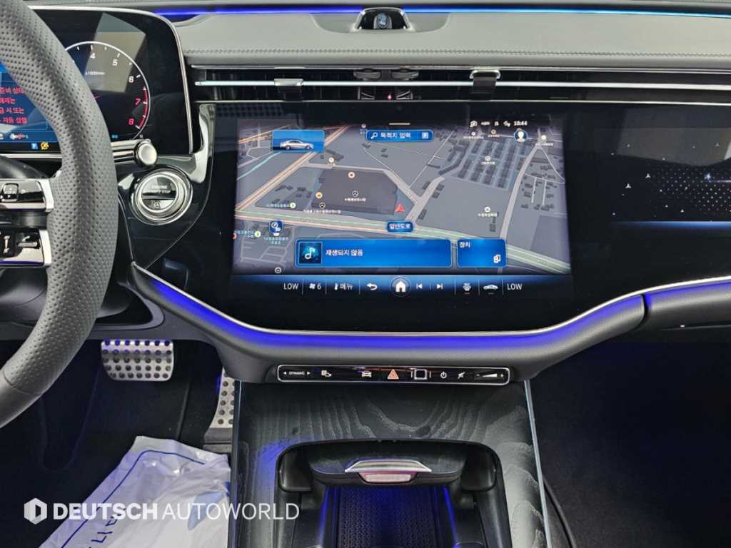 Mercedes-Benz E-Class — photo 14