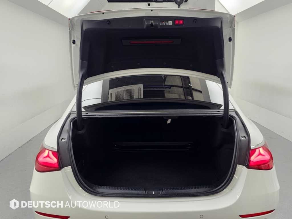 Mercedes-Benz E-Class — photo 19