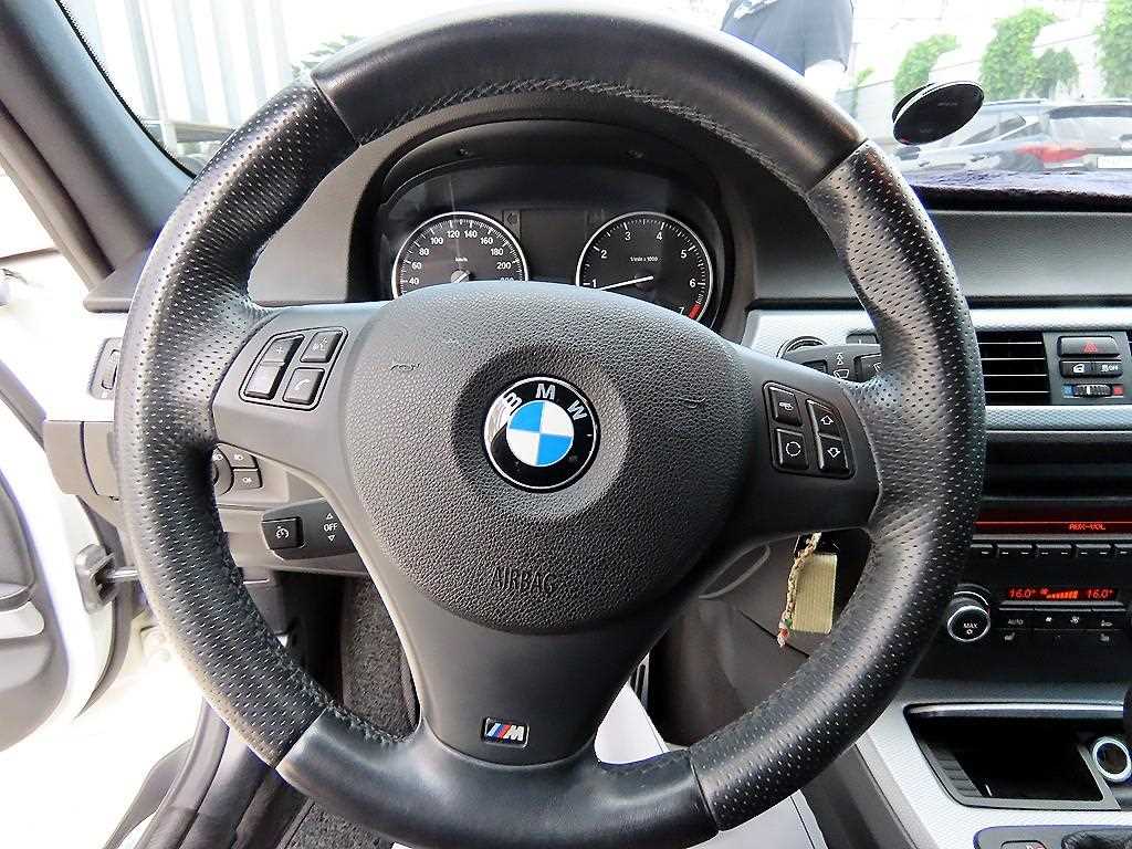 BMW 3-Series — photo 08