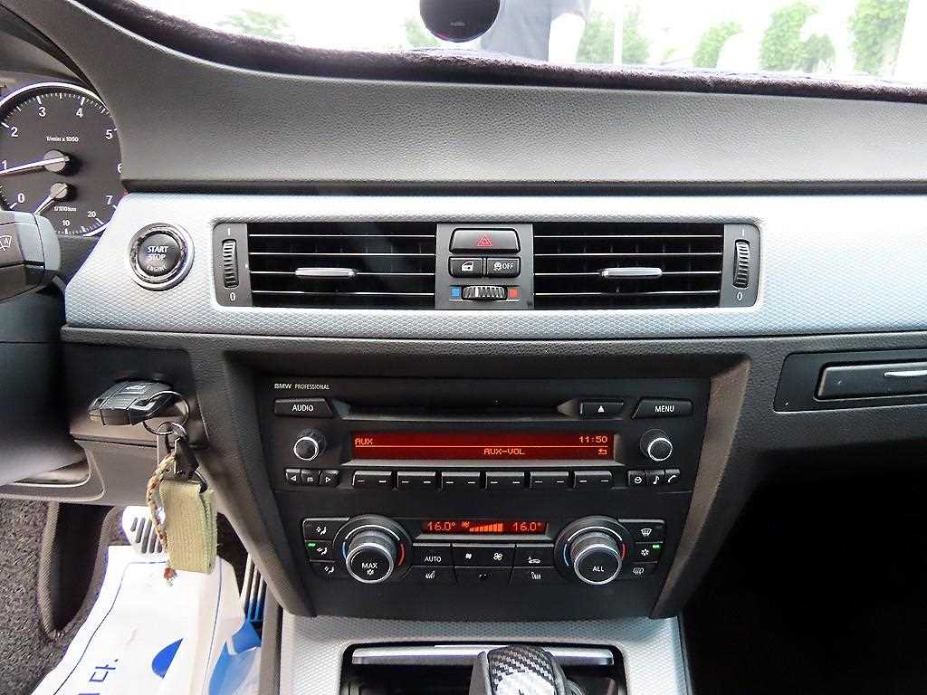 BMW 3-Series — photo 12