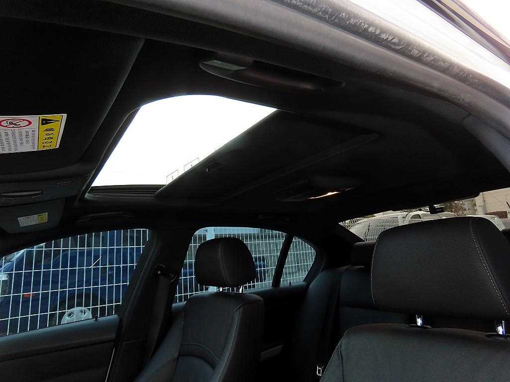 BMW 3-Series — photo 17