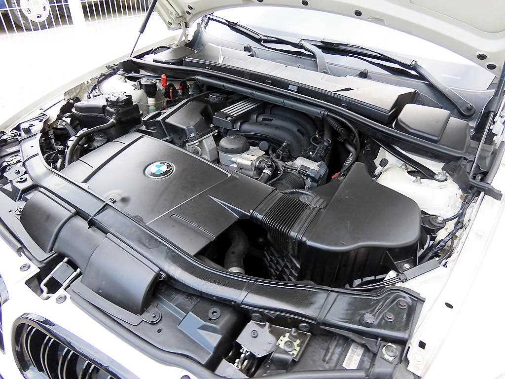 BMW 3-Series — photo 18