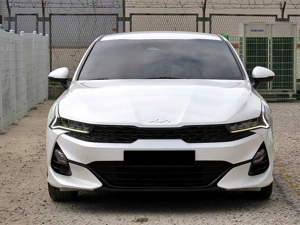 Kia K5 — photo 01