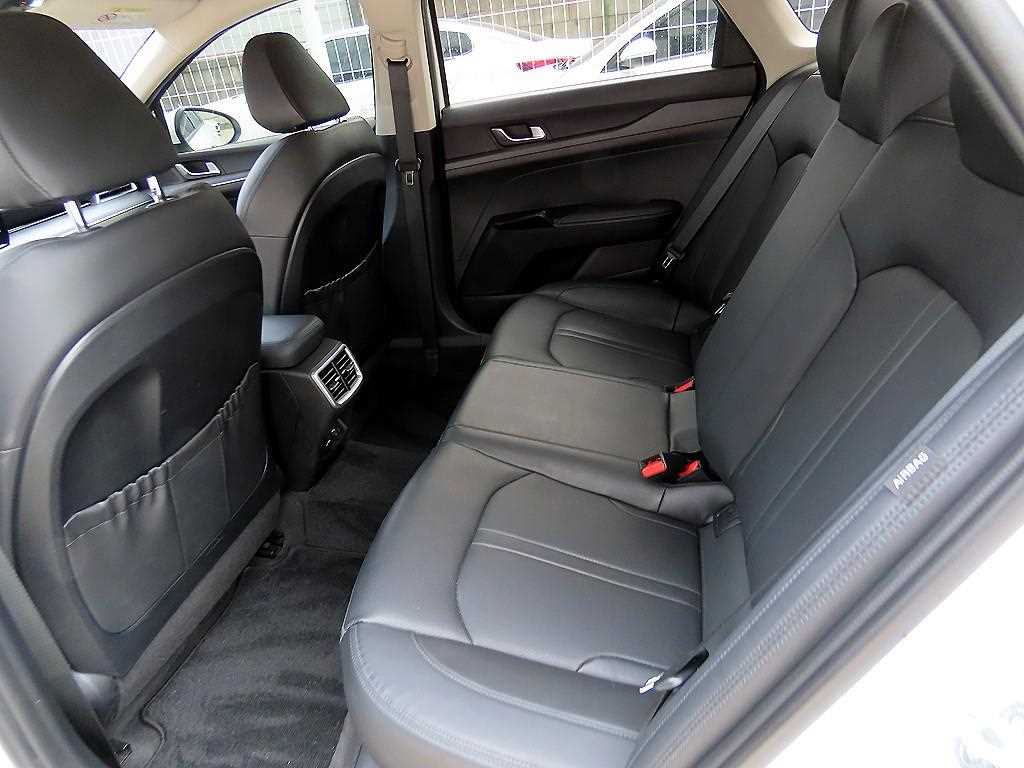 Kia K5 — photo 06