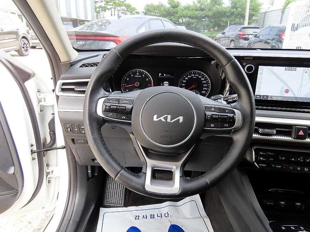 Kia K5 — photo 08