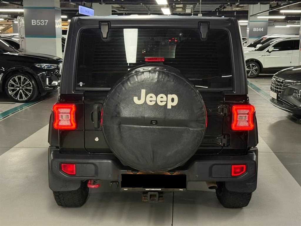 Jeep Wrangler — photo 04