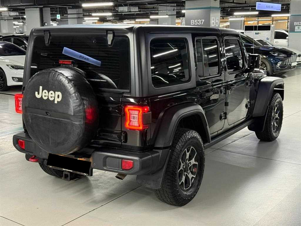 Jeep Wrangler — photo 05