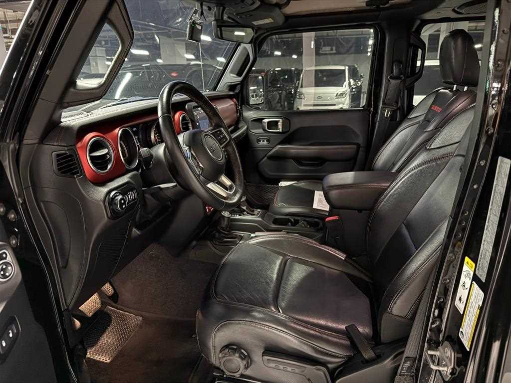 Jeep Wrangler — photo 10
