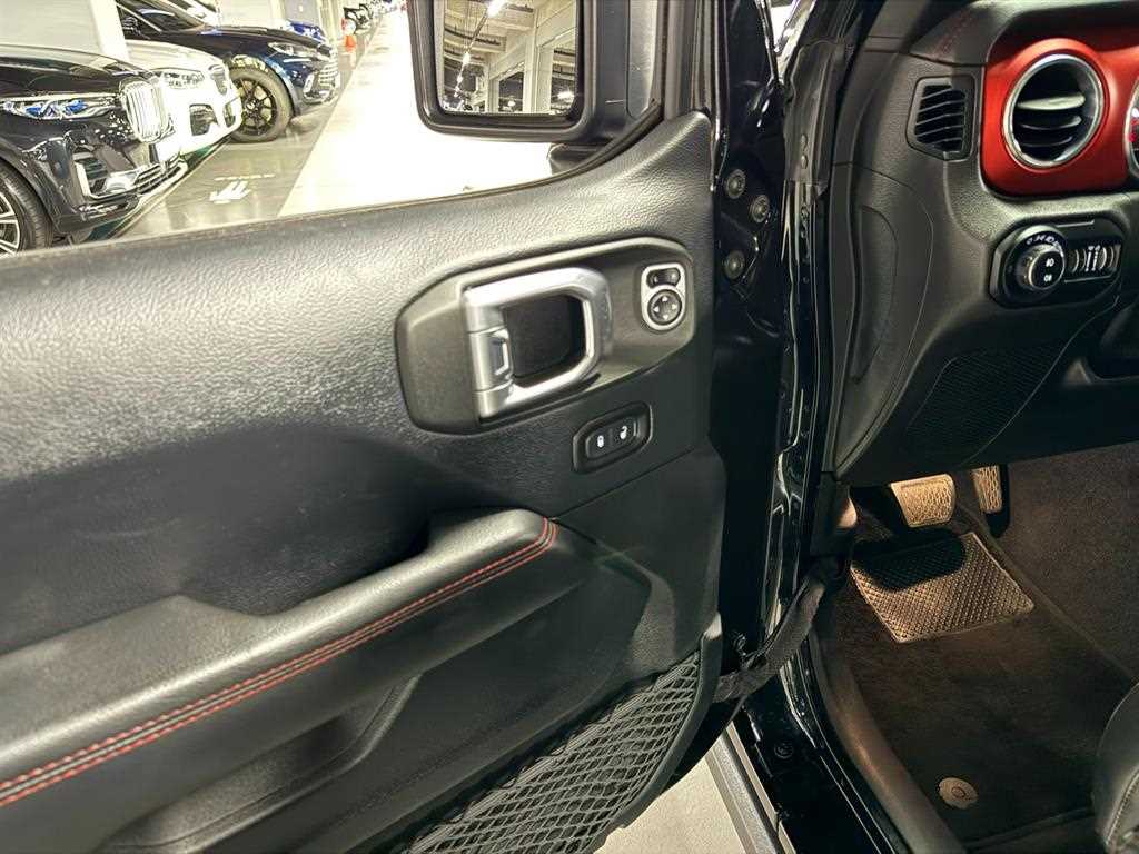 Jeep Wrangler — photo 12