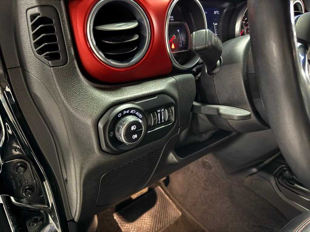 Jeep Wrangler — photo 13