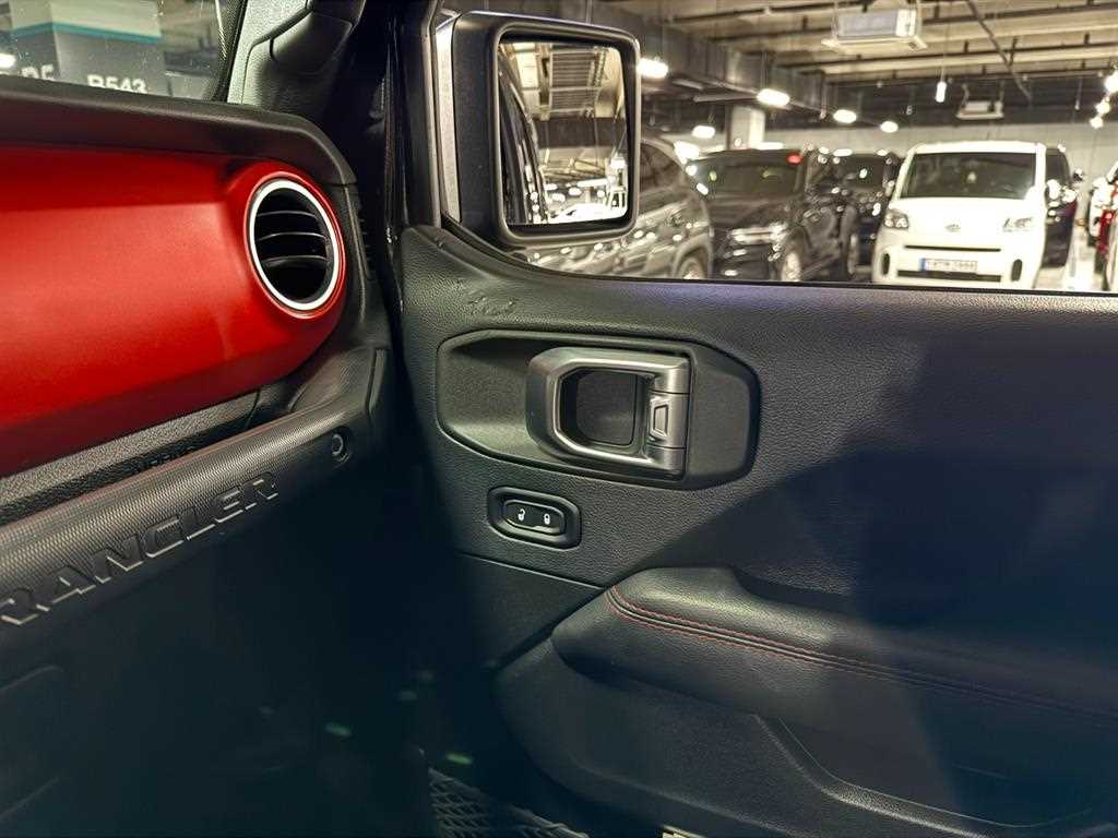 Jeep Wrangler — photo 17
