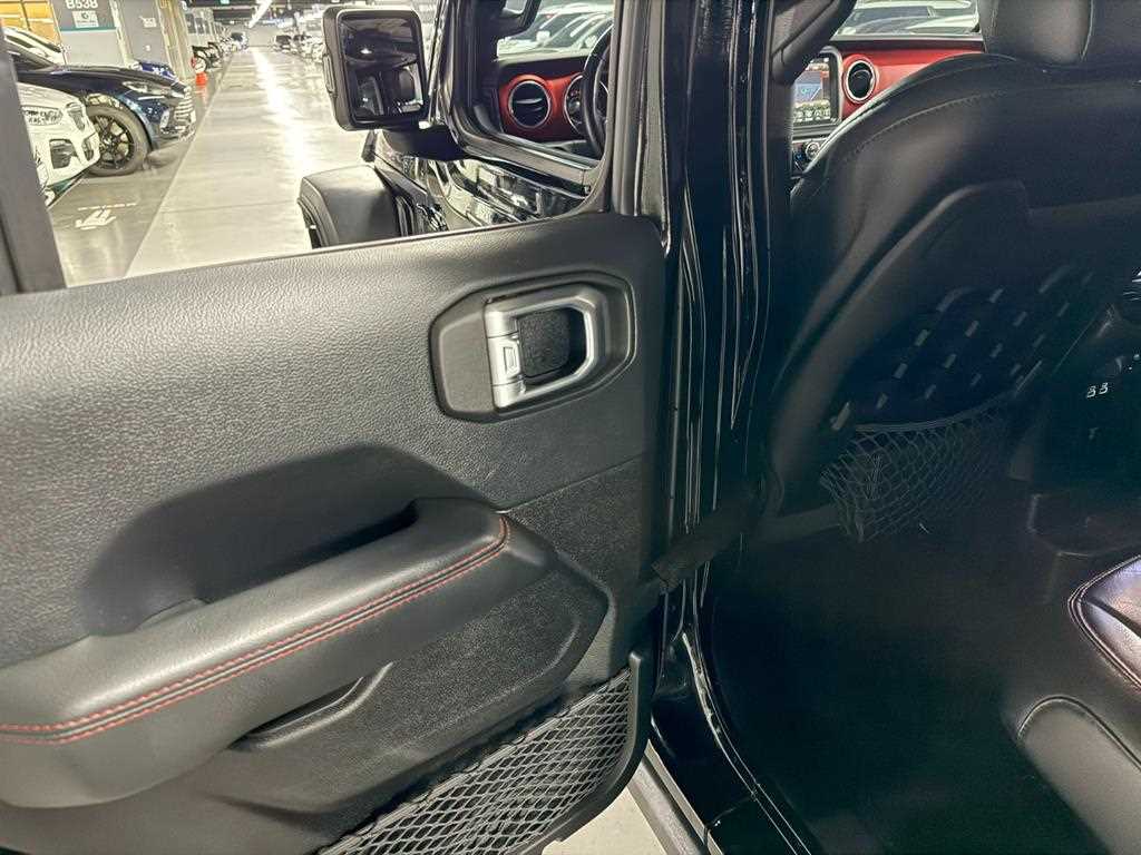 Jeep Wrangler — photo 18
