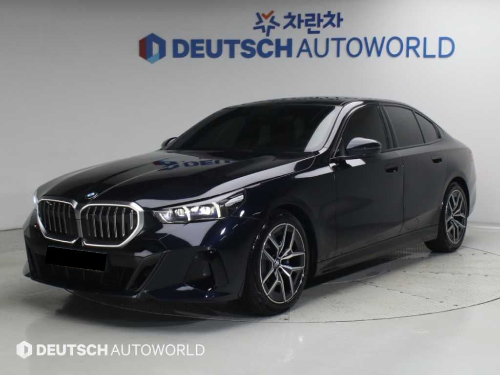 BMW 5-Series — photo 01