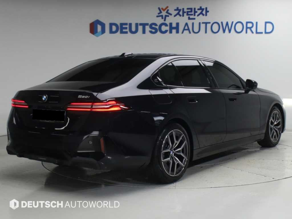 BMW 5-Series — photo 02
