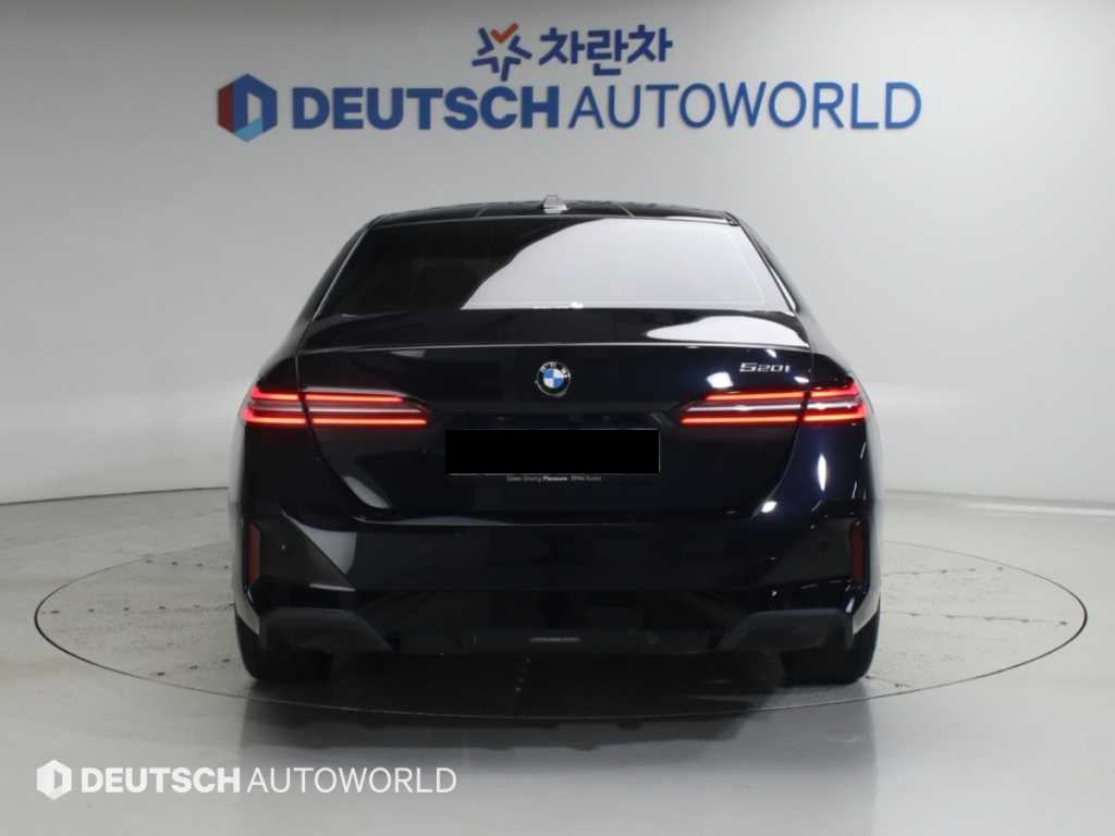 BMW 5-Series — photo 04