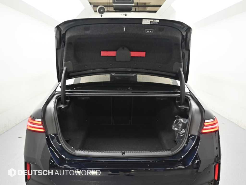 BMW 5-Series — photo 19