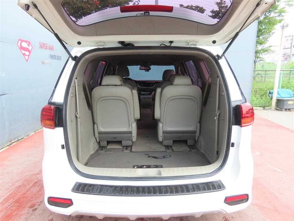 Kia Carnival — photo 05