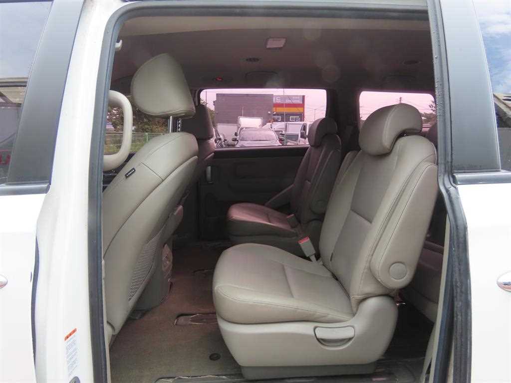 Kia Carnival — photo 07
