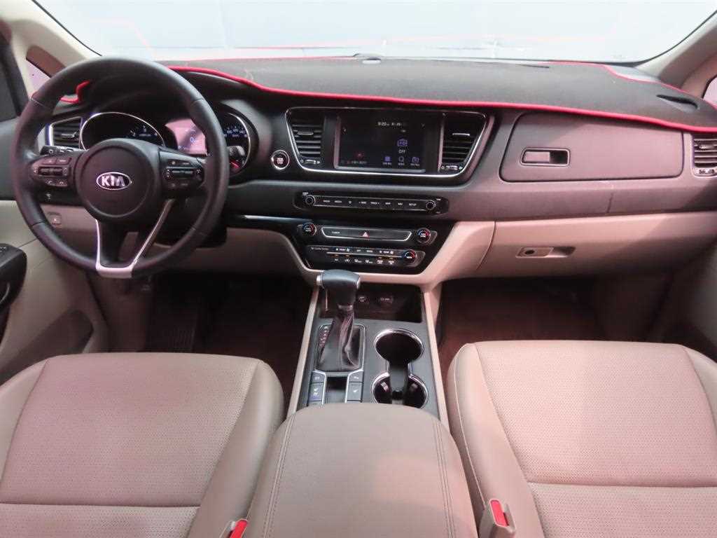Kia Carnival — photo 09