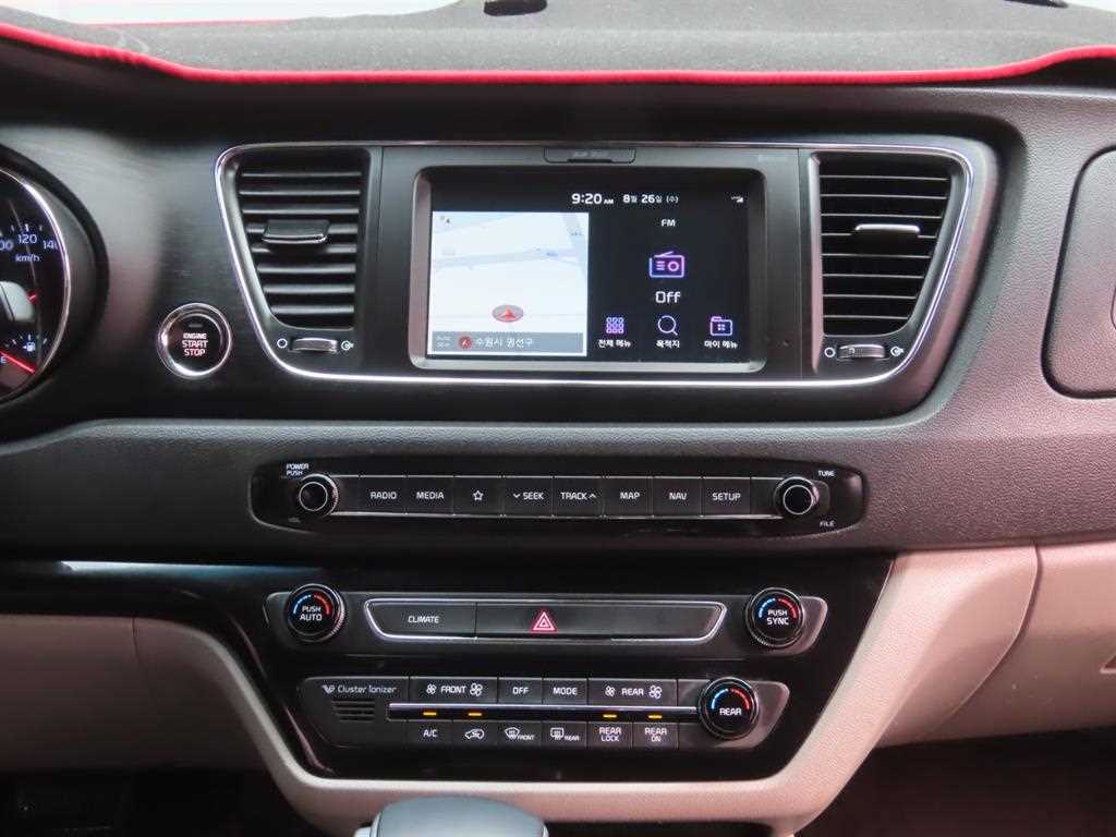 Kia Carnival — photo 12