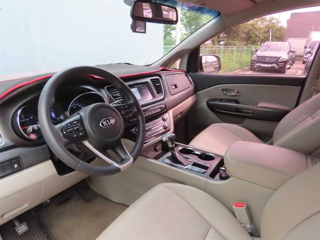 Kia Carnival — photo 15