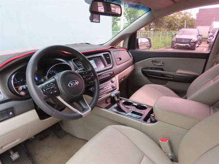 Kia Carnival — photo 15