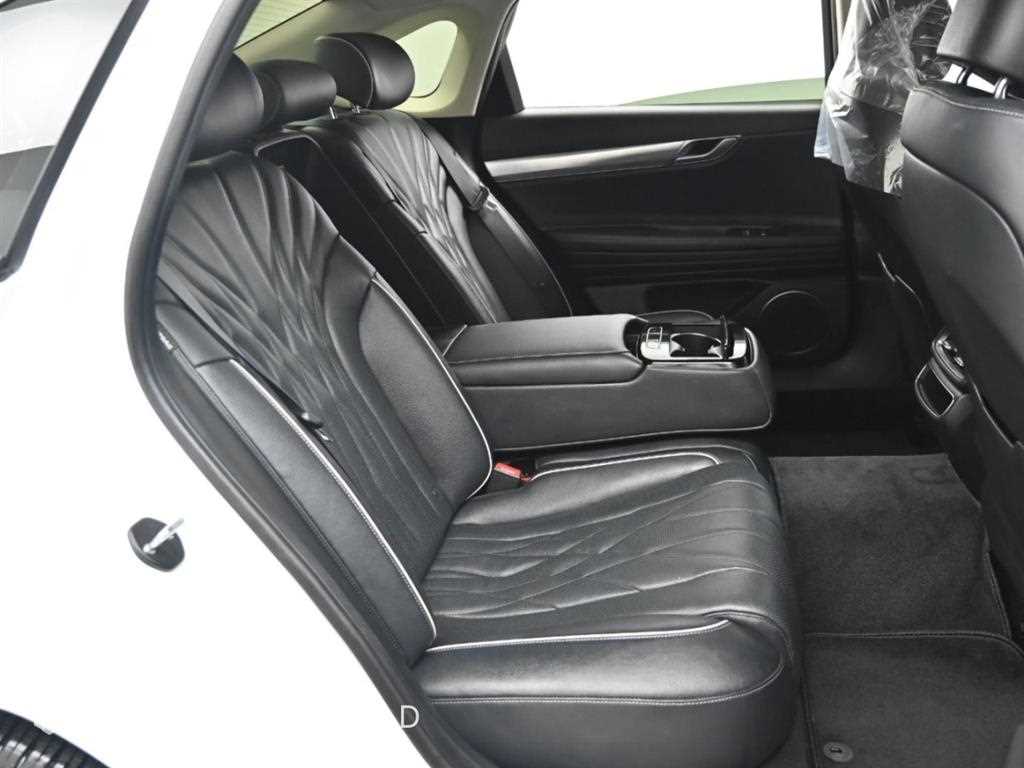 Genesis G80 — photo 12