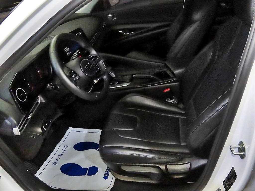 Hyundai Avante — photo 06