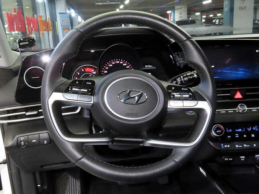 Hyundai Avante — photo 08