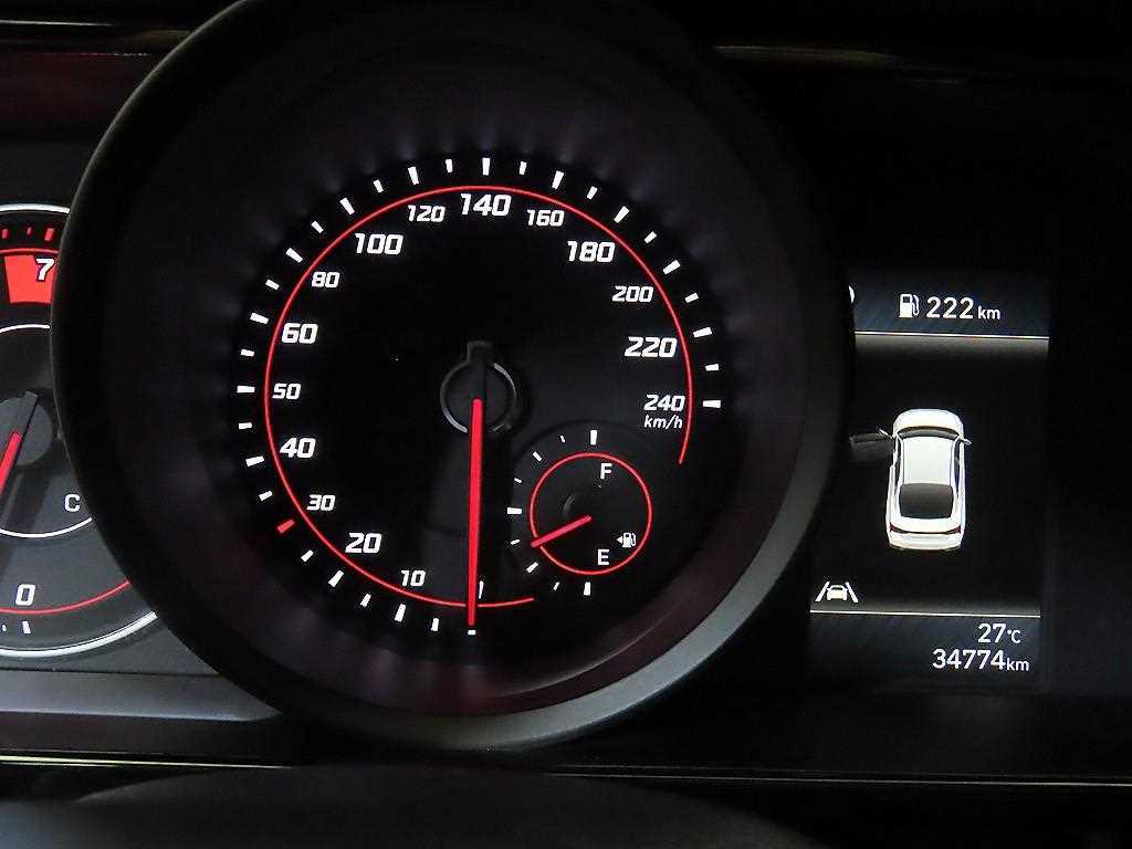 Hyundai Avante — photo 09