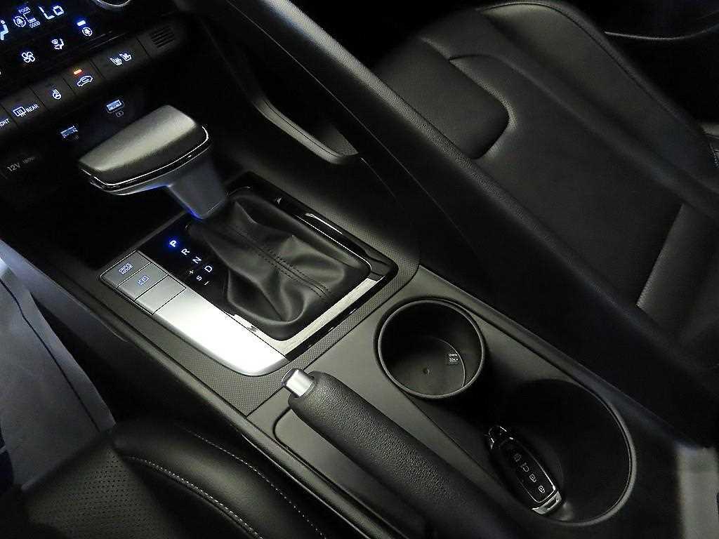 Hyundai Avante — photo 12