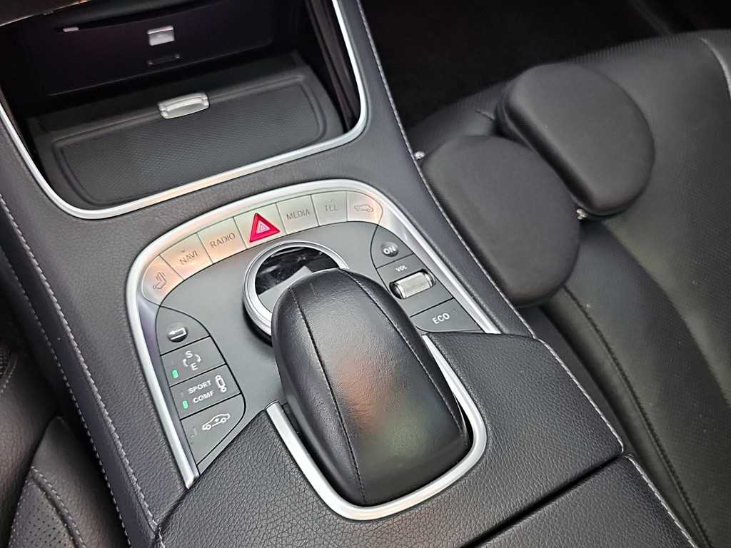 Mercedes-Benz S-Class — photo 18