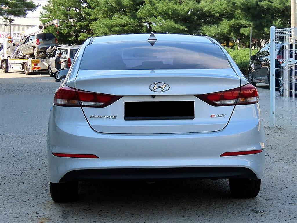 Hyundai Avante — photo 04