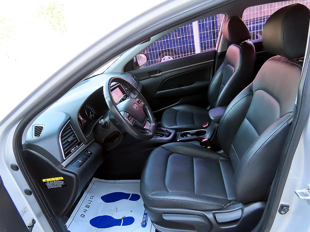 Hyundai Avante — photo 05