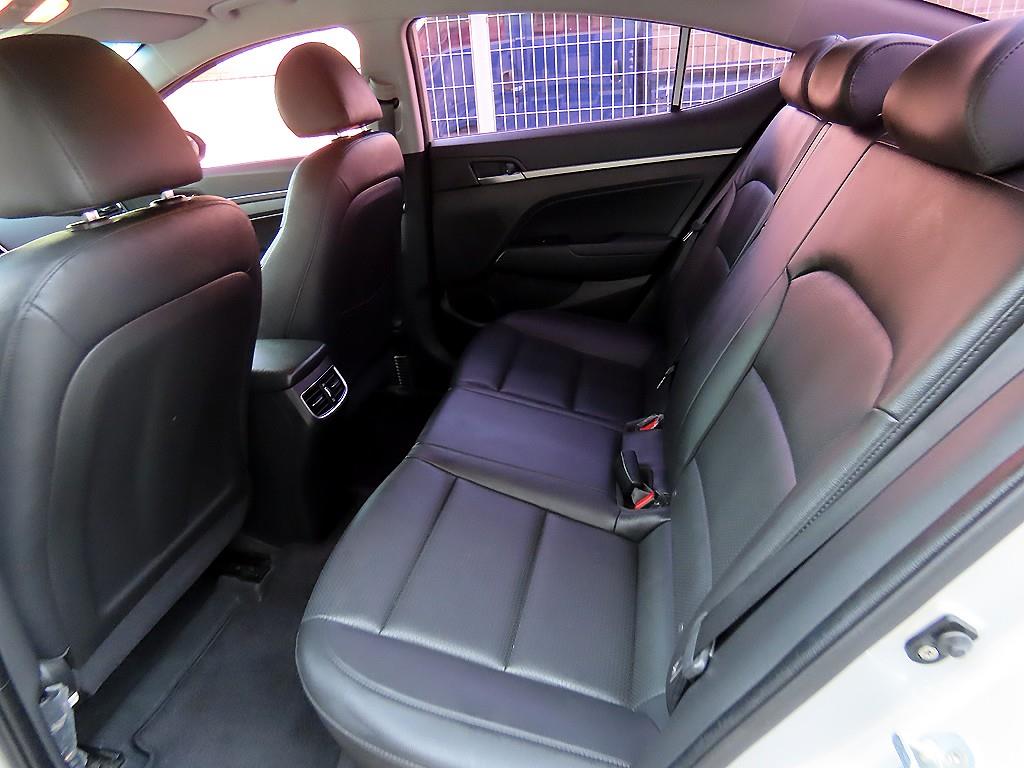 Hyundai Avante — photo 06