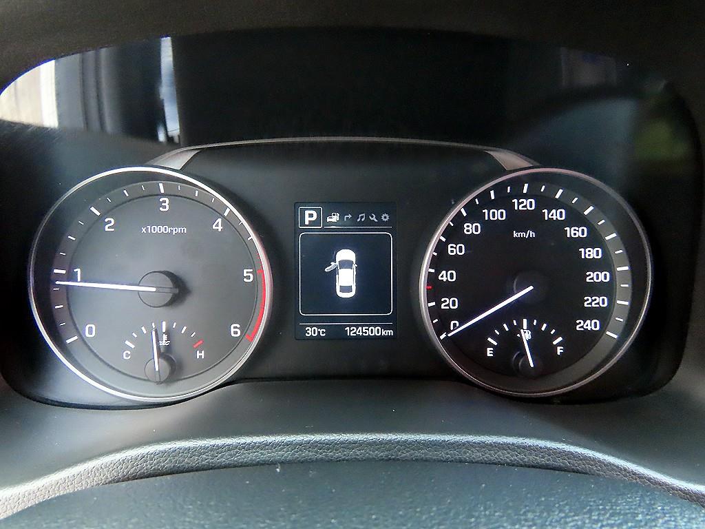 Hyundai Avante — photo 09
