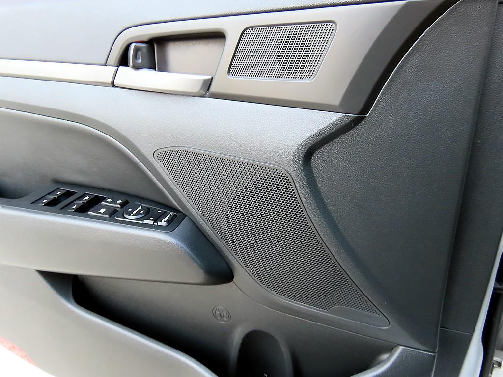 Hyundai Avante — photo 11