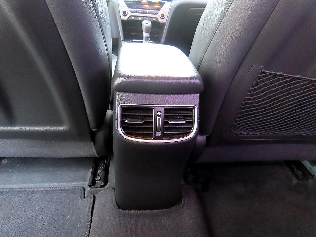 Hyundai Avante — photo 17