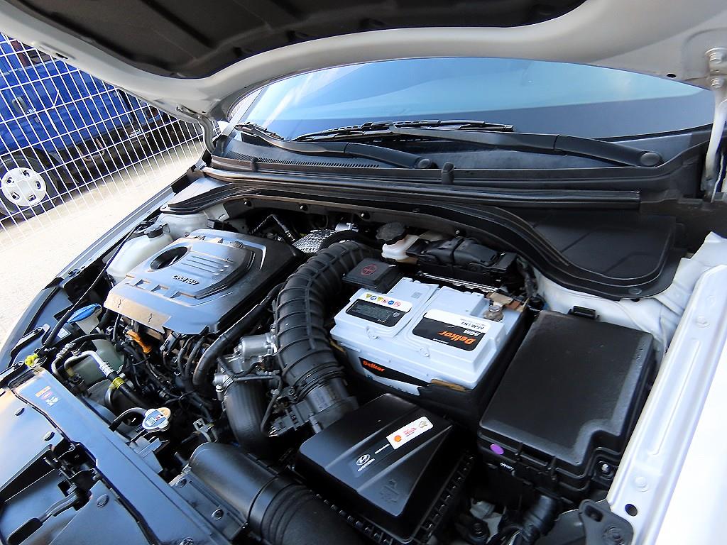 Hyundai Avante — photo 18